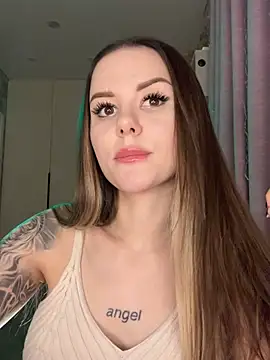 Snapshot of Alina_Vibe_Me chatting on 02/25/26, 11:47 Alina Vibe Me online show from 02/25/26, 11:47