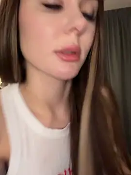 Snapshot of Alina_Vibe_Me chatting on 03/01/26, 11:51 Alina Vibe Me online show from 03/01/26, 11:51