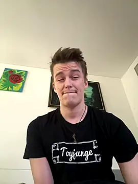 Toyjungee online show from 11/05/25, 10:48