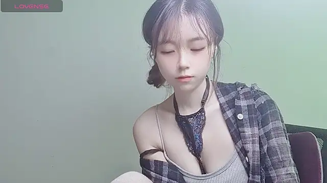 Snapshot of VaerySaenz chatting on 12/17/24, 03:39 VaerySaenz online show from 12/17/24, 03:39