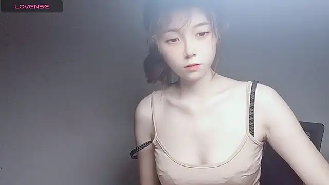 Snapshot of VaerySaenz chatting on 12/20/24, 11:00 VaerySaenz online show from 12/20/24, 11:00