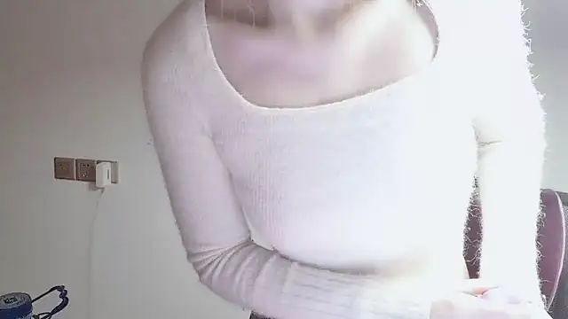 Snapshot of VaerySaenz chatting on 03/08/25, 02:19 VaerySaenz online show from 03/08/25, 02:19