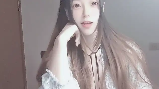 Snapshot of VaerySaenz chatting on 10/06/25, 03:37 VaerySaenz online show from 10/06/25, 03:37