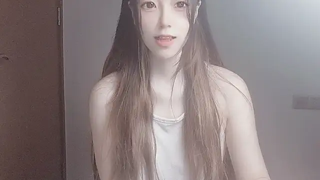 Snapshot of VaerySaenz chatting on 10/19/25, 04:13 VaerySaenz online show from 10/19/25, 04:13