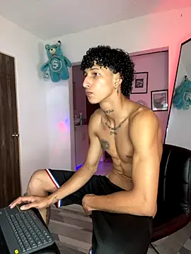 Snapshot of mike_casseano chatting on 09/15/25, 02:55 mike casseano online show from 09/15/25, 02:55