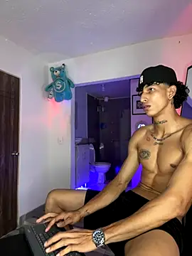 Snapshot of mike_casseano chatting on 09/19/25, 09:48 mike casseano online show from 09/19/25, 09:48