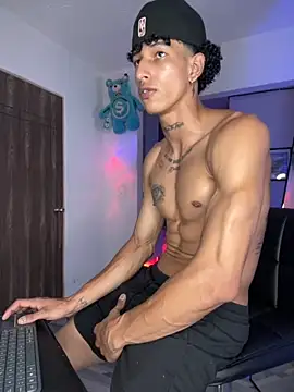 Snapshot of mike_casseano chatting on 10/07/25, 09:45 mike casseano online show from 10/07/25, 09:45