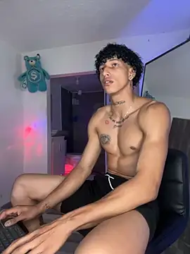 Snapshot of mike_casseano chatting on 11/08/25, 04:45 mike casseano online show from 11/08/25, 04:45