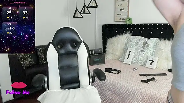 natasha logan  online show from 01/18/25, 04:04