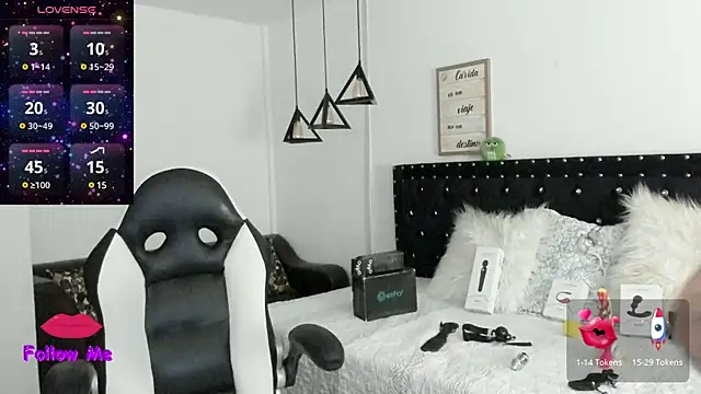 natasha logan  online show from 01/19/25, 04:22