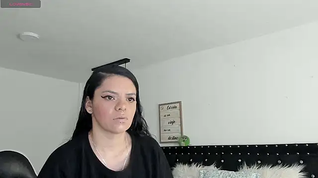 natasha logan  online show from 01/26/25, 03:59