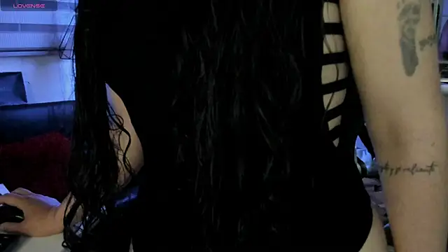 natasha logan  online show from 09/22/25, 04:03