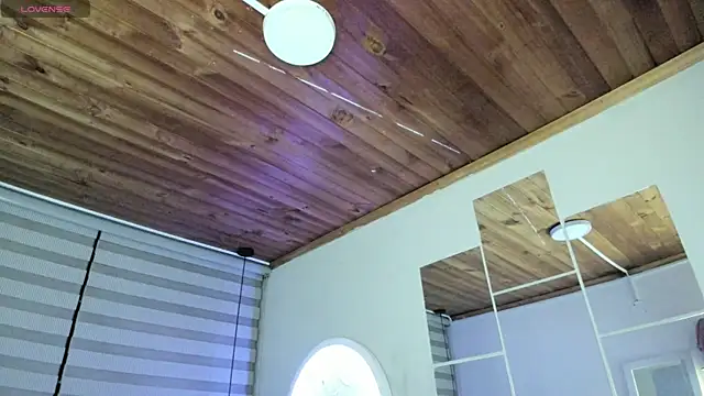 natasha logan  online show from 09/30/25, 04:06