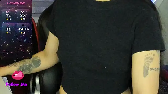 Snapshot of natasha_logan_ chatting on 02/14/26, 04:09 natasha logan online show from 02/14/26, 04:09