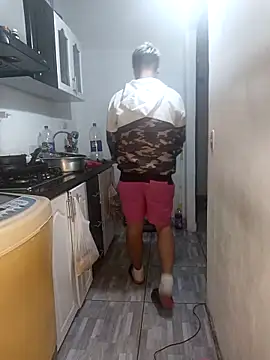 Snapshot of catire2323 chatting on 09/26/25, 02:04 catire2323 online show from 09/26/25, 02:04