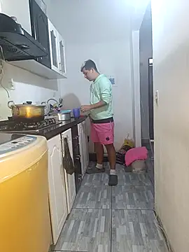 Snapshot of catire2323 chatting on 10/26/25, 08:37 catire2323 online show from 10/26/25, 08:37