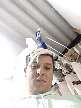 Snapshot of catire2323 chatting on 11/11/25, 02:44 catire2323 online show from 11/11/25, 02:44