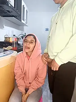 Snapshot of catire2323 chatting on 11/14/25, 02:10 catire2323 online show from 11/14/25, 02:10