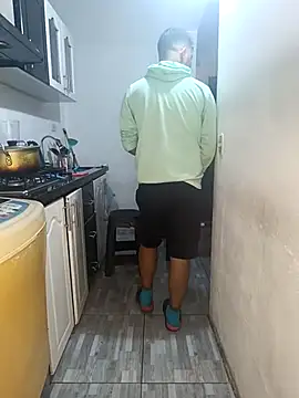 Snapshot of catire2323 chatting on 11/16/25, 08:03 catire2323 online show from 11/16/25, 08:03