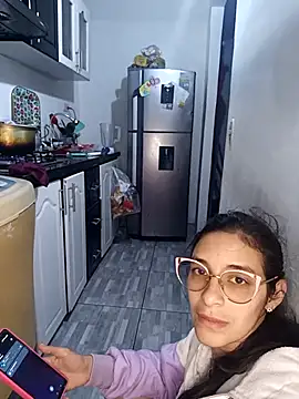 Snapshot of catire2323 chatting on 11/23/25, 01:05 catire2323 online show from 11/23/25, 01:05