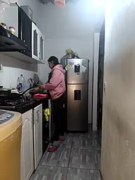 Snapshot of catire2323 chatting on 11/28/25, 12:35 catire2323 online show from 11/28/25, 12:35