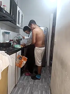 Snapshot of catire2323 chatting on 12/19/25, 05:14 catire2323 online show from 12/19/25, 05:14