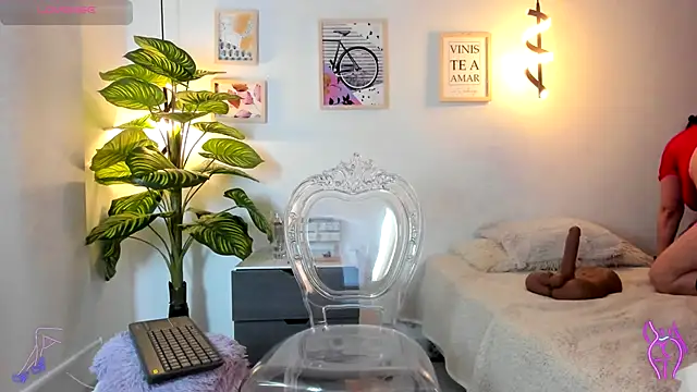 Rachel  Lang online show from 09/18/25, 09:06