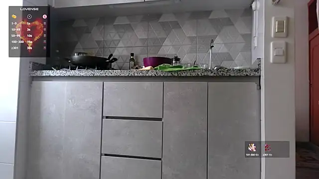 mini kunis online show from 12/13/24, 04:27