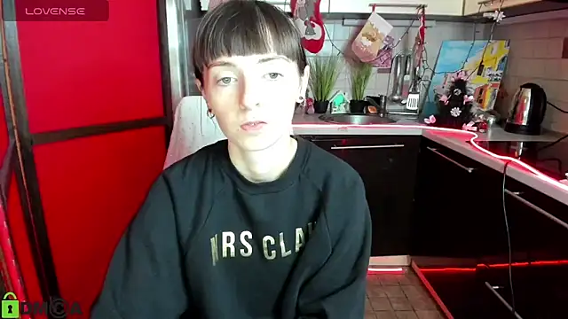 TayanaJons online show from 12/17/25, 07:58