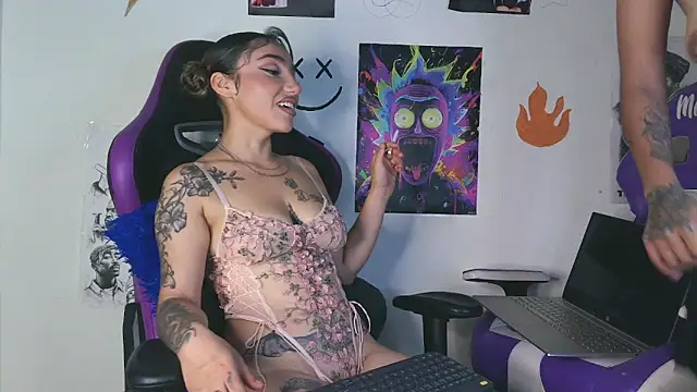 Snapshot of IM_MAYA chatting on 03/11/25, 12:50 IM MAYA online show from 03/11/25, 12:50