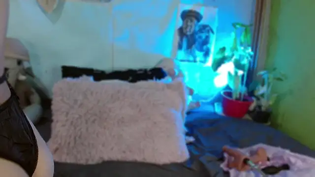 Snapshot of IM_MAYA chatting on 09/09/25, 11:32 IM MAYA online show from 09/09/25, 11:32