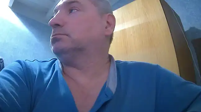 Snapshot of GYurmoka70 chatting on 12/28/24, 06:40 GYurmoka70 online show from 12/28/24, 06:40