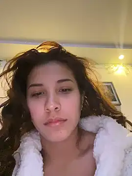 Snapshot of crystal_bunny7 chatting on 12/06/24, 11:57 crystal bunny7 online show from 12/06/24, 11:57