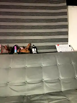 Snapshot of crystal_bunny7 chatting on 10/13/25, 01:27 crystal bunny7 online show from 10/13/25, 01:27