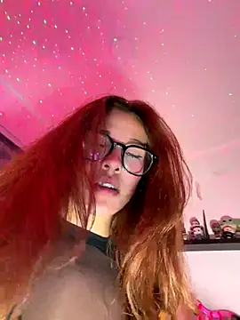 Snapshot of crystal_bunny7 chatting on 10/29/25, 01:08 crystal bunny7 online show from 10/29/25, 01:08