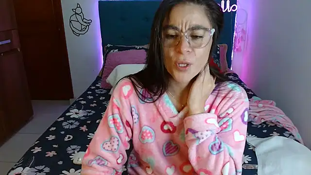 Snapshot of antonella_sweet33 chatting on 01/28/25, 01:29 antonella sweet33 online show from 01/28/25, 01:29