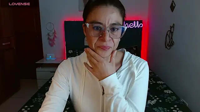 Snapshot of antonella_sweet33 chatting on 03/01/25, 11:04 antonella sweet33 online show from 03/01/25, 11:04