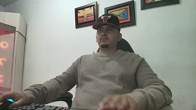 Snapshot of myke_andrade chatting on 11/14/25, 02:54 myke andrade online show from 11/14/25, 02:54
