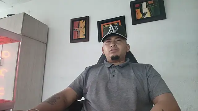 Snapshot of myke_andrade chatting on 11/25/25, 11:54 myke andrade online show from 11/25/25, 11:54