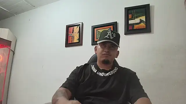 Snapshot of myke_andrade chatting on 12/02/25, 03:45 myke andrade online show from 12/02/25, 03:45