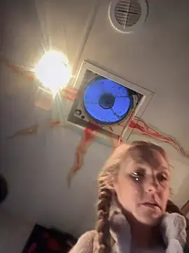 GoldenFlameGoddess online show from 03/18/25, 02:15