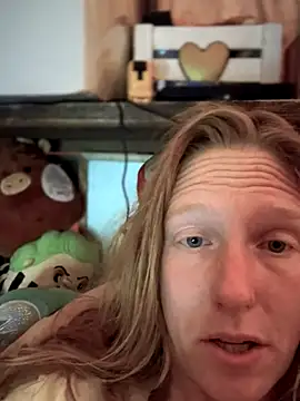 GoldenFlameGoddess online show from 11/26/25, 03:35