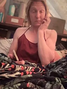 GoldenFlameGoddess online show from 05/05/26, 01:19