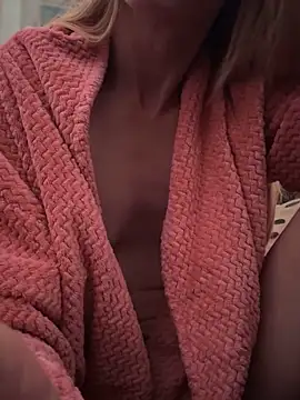 GoldenFlameGoddess online show from 05/29/26, 02:48