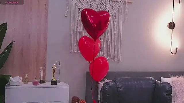 Snapshot of Molly_Jons chatting on 02/20/26, 01:02 Molly Jons online show from 02/20/26, 01:02