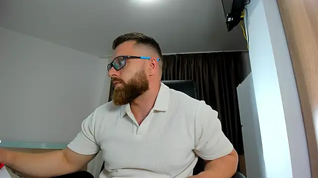 Snapshot of Findom_guy chatting on 06/01/26, 04:41 Findom guy online show from 06/01/26, 04:41