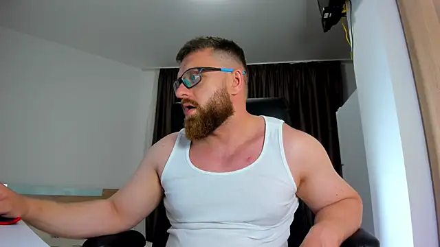 Snapshot of Findom_guy chatting on 06/02/26, 04:09 Findom guy online show from 06/02/26, 04:09
