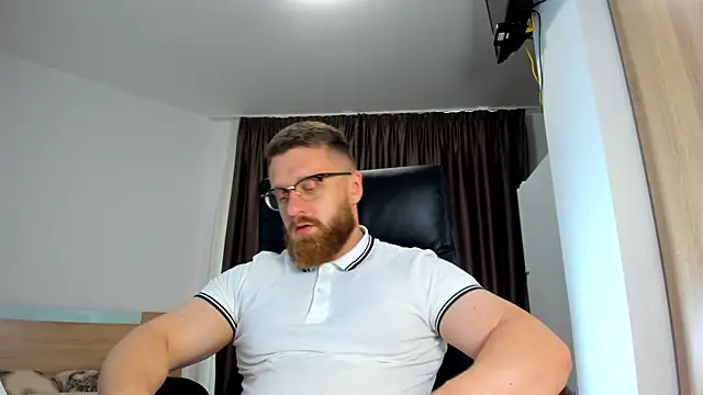 Snapshot of Findom_guy chatting on 06/03/26, 03:17 Findom guy online show from 06/03/26, 03:17