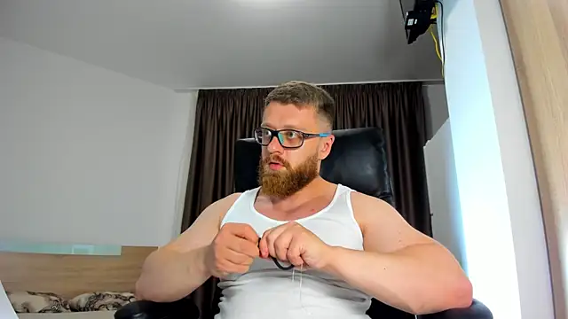 Snapshot of Findom_guy chatting on 06/04/26, 02:56 Findom guy online show from 06/04/26, 02:56
