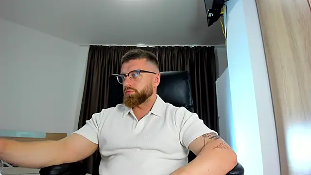 Snapshot of Findom_guy chatting on 06/11/26, 10:24 Findom guy online show from 06/11/26, 10:24